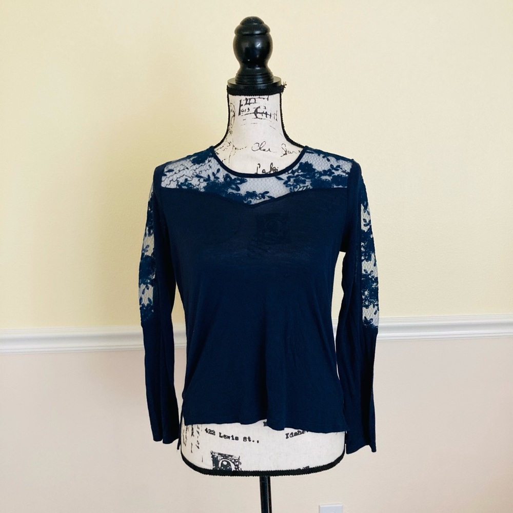 HEART HIPS NAVY BLUE LACE TOP
